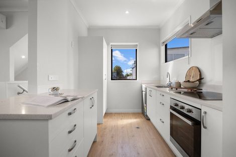 Photo of property in 8/5 Peachgrove Road, Te Atatu Peninsula, Auckland, 0610