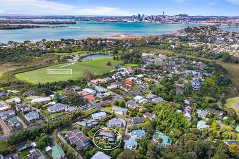 Photo of property in 2/25 Howard Road, Northcote, Auckland, 0627