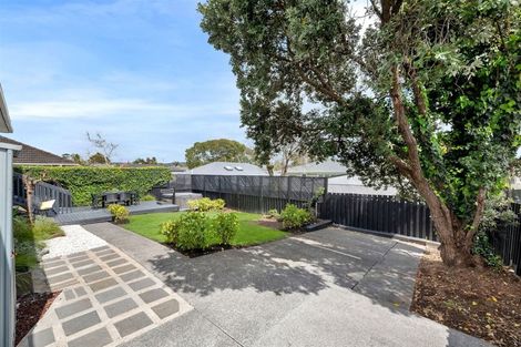 Photo of property in 1/130 Edmonton Road, Te Atatu South, Auckland, 0610