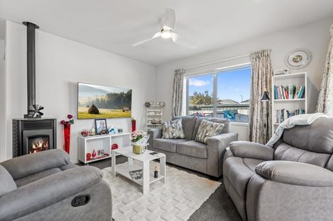 Photo of property in 11 Kamahi Crescent, Papamoa Beach, Papamoa, 3118
