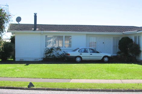 Photo of property in 88 Edgewater Drive, Pakuranga, Auckland, 2010