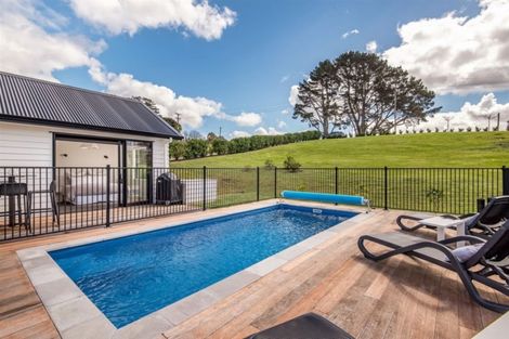 Photo of property in 72 Vaughans Road, Long Bay, Albany, 0792