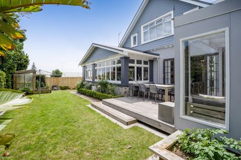 Photo of property in 34 Robe Street, New Plymouth, 4310