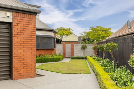 Photo of property in 22 Brockhall Lane, Avonhead, Christchurch, 8042