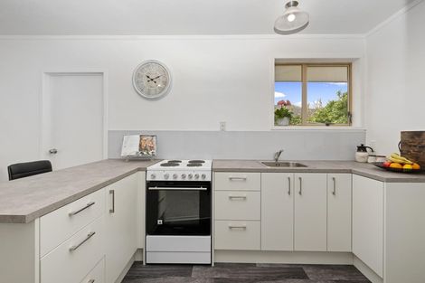 Photo of property in 2/120 Woodglen Road, Glen Eden, Auckland, 0602