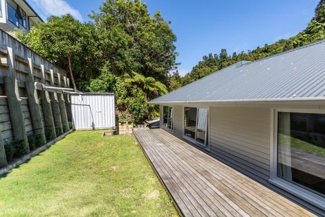 Photo of property in 68 Newlands Road, Newlands, Wellington, 6037