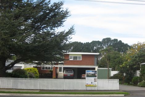 Photo of property in 12 Hoyle Place, New Plymouth, 4310