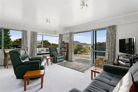 Photo of property in 19 Reeves Road, Acacia Bay, Taupo, 3330
