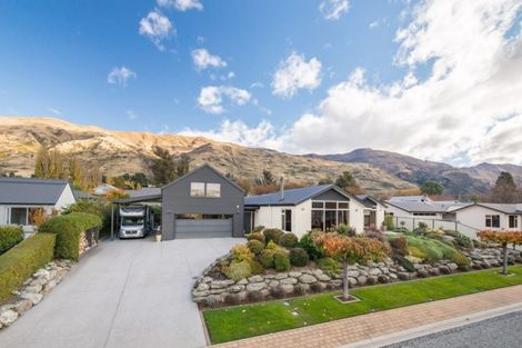 Photo of property in 22 Old Station Avenue, Wanaka, 9305