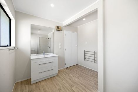 Photo of property in 83 Gilbass Avenue, Hamilton Lake, Hamilton, 3204