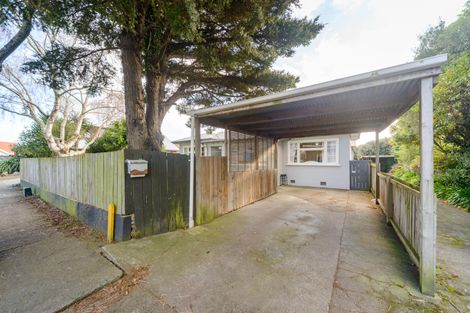 Photo of property in 5 Pahiatua Street, Hokowhitu, Palmerston North, 4410