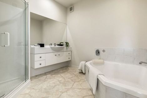 Photo of property in 2/34 Mcbreen Avenue, Northcote, Auckland, 0627