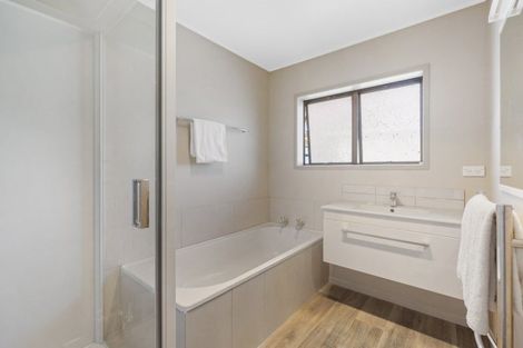 Photo of property in 2/7 Kathleen Place, Rainbow Point, Taupo, 3330