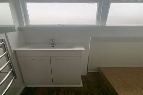 Photo of property in 23 Garreg Road, Fendalton, Christchurch, 8052