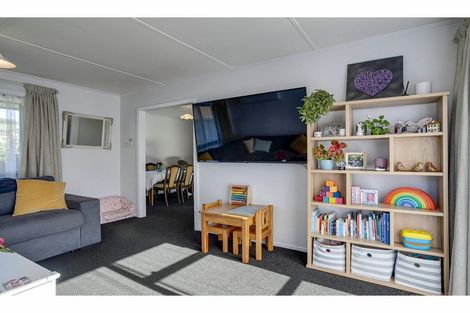 Photo of property in 16 Clyde Carr Crescent, Waimataitai, Timaru, 7910