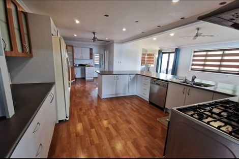 Photo of property in 16 Raphael Place, West Harbour, Auckland, 0618