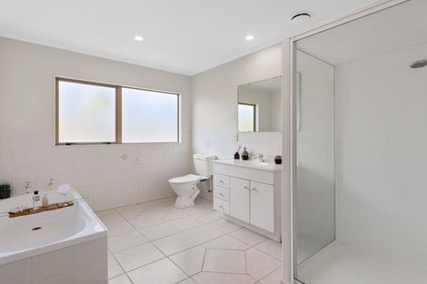 Photo of property in 22 Poturi Streams Avenue, Titirangi, Auckland, 0604