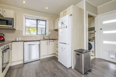 Photo of property in 6 Mclean Avenue, Papatoetoe, Auckland, 2025