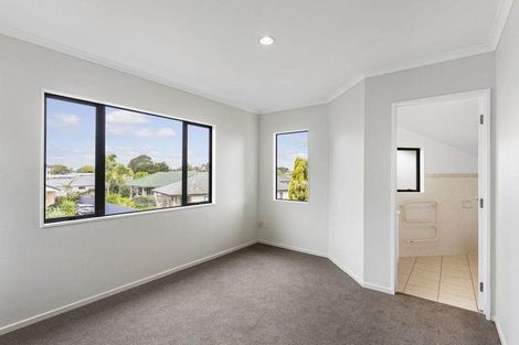 Photo of property in 2/14 Mossop Rise, Glenfield, Auckland, 0629