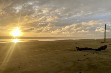 Photo of property in 3 Kent Terrace, Foxton Beach, Foxton, 4815