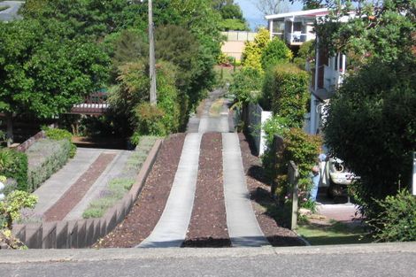 Photo of property in 142 Cliff View Drive, Green Bay, Auckland, 0604