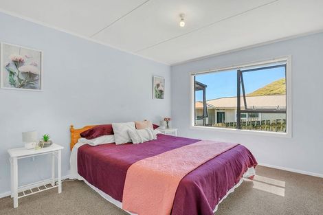 Photo of property in 71 Arahura Crescent, Waitangirua, Porirua, 5024