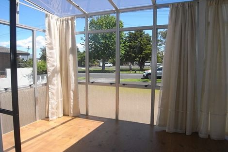 Photo of property in 16 Raymond Street, Point Chevalier, Auckland, 1022