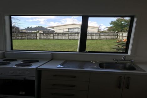 Photo of property in 8 Staveley Avenue, Mount Roskill, Auckland, 1041