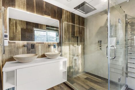 Photo of property in 25b Deverell Place, Northcross, Auckland, 0632