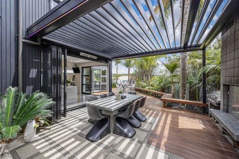 Photo of property in 8 Mansion Court, West Harbour, Auckland, 0618