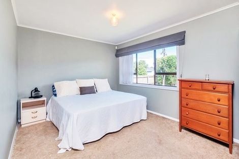 Photo of property in 30 Sutton Crescent, Papakura, 2110