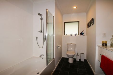 Photo of property in 24 Havill Street, Takaro, Palmerston North, 4410