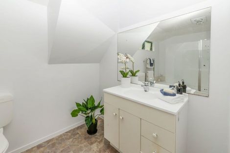 Photo of property in 5a Awaroa Road, Sunnyvale, Auckland, 0612