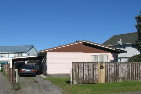 Photo of property in 30 Norfolk Crescent, Otaki Beach, Otaki, 5512