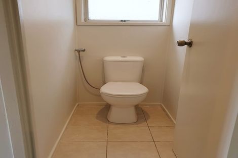 Photo of property in 8 Tawavale Crescent, Totara Vale, Auckland, 0629