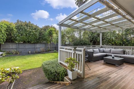 Photo of property in 15 Graham Avenue, Te Atatu Peninsula, Auckland, 0610