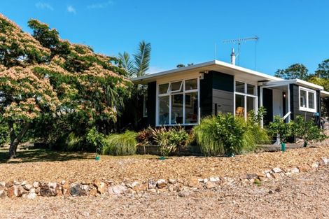 Photo of property in 68 Onetangi Road, Waiheke Island, 1971