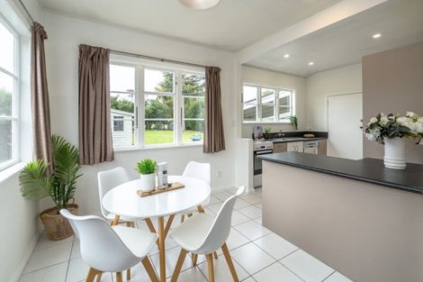 Photo of property in 10 Kent Street, Carterton, 5713