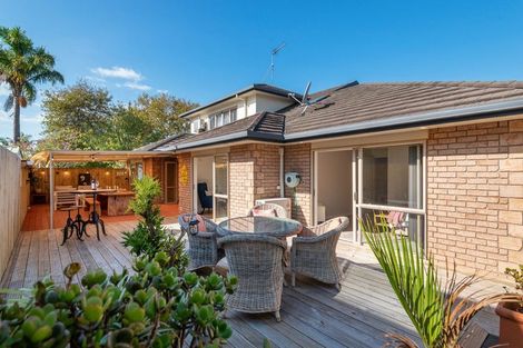 Photo of property in 12 English Oak Drive, Schnapper Rock, Auckland, 0632