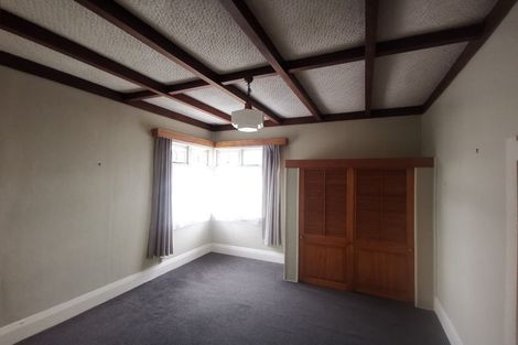 Photo of property in 18 Waiohua Road, Greenlane, Auckland, 1061