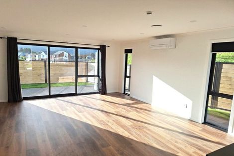 Photo of property in 15 Joseph Bolton Crescent, Wallaceville, Upper Hutt, 5018