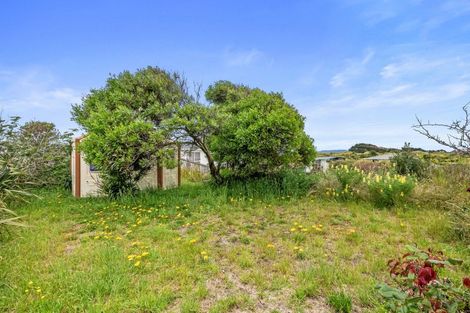 Photo of property in 11 James Street, Waikawa Beach, Manakau, 5573