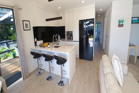 Photo of property in 2 Meenas Place, Cable Bay, 0420