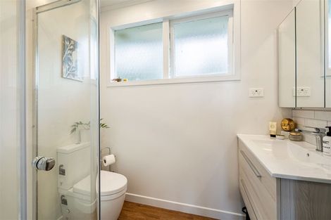 Photo of property in 2/276a Wairau Road, Glenfield, Auckland, 0627