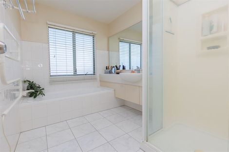 Photo of property in 6 Gresford Place, Churton Park, Wellington, 6037