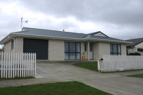 Photo of property in 65 Rhodes Drive, Kelvin Grove, Palmerston North, 4414