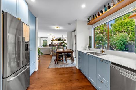 Photo of property in 84 Chelsea View Drive, Chatswood, Auckland, 0626