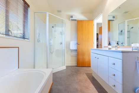 Photo of property in 8 Rewarewa Crescent, Waikanae, 5036