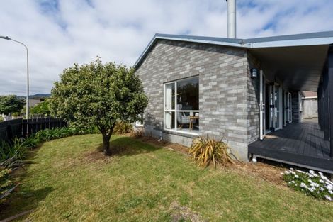 Photo of property in 32 Rutherford Drive, Waikanae Beach, Waikanae, 5036