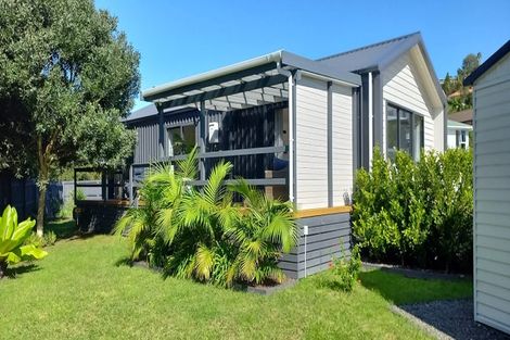 Photo of property in 2 Meenas Place, Cable Bay, 0420